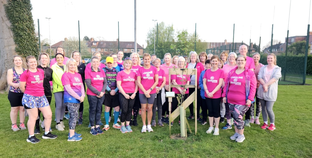 Cottingham Fitmums and Friends with Sir Blackadder (the tree!)